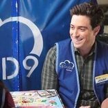 Ben Feldman en 3x13 titulado 'Lanzamiento de videojuego' de 'Superstore'