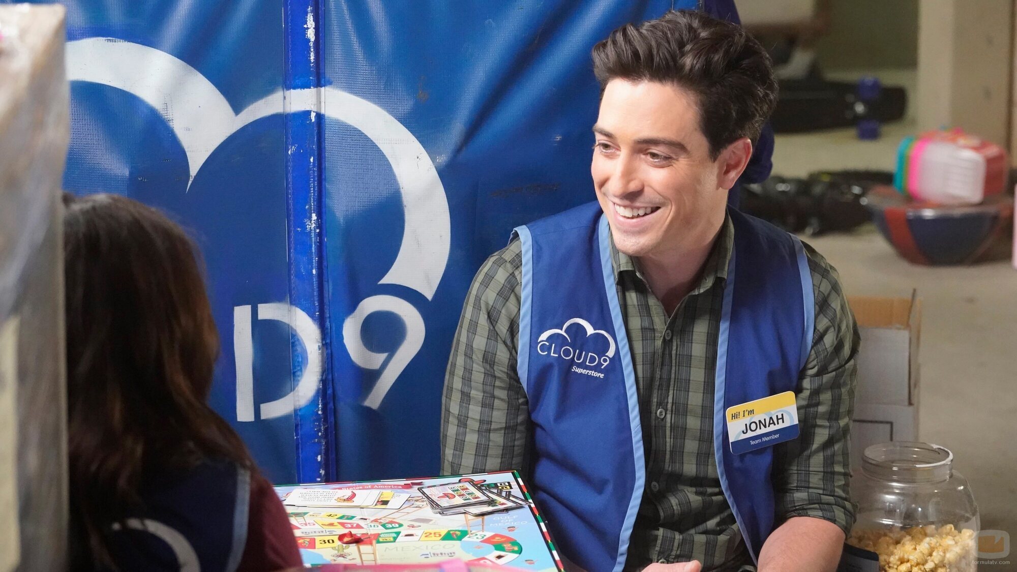 Ben Feldman en 3x13 titulado 'Lanzamiento de videojuego' de 'Superstore'