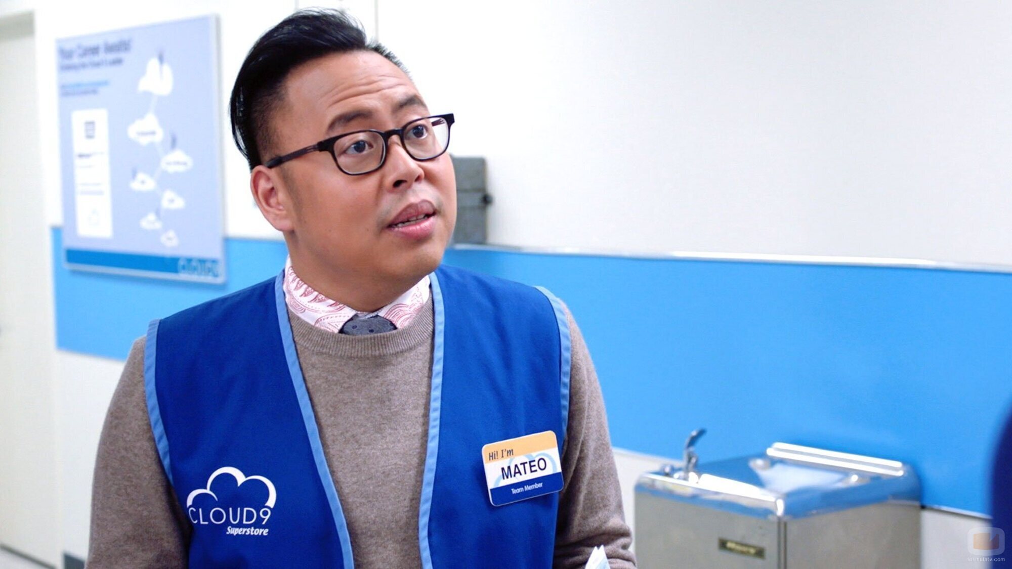 Nico Santos en 'Entrenamiento de Seguridad' de 'Superstore'