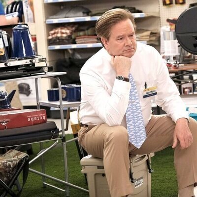 Mark McKinney en 3x15 'Amnestía' de 'Superstore'