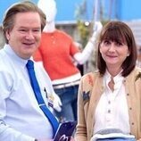 Kerri Kenney y Mark McKinney en 3x18 titulado 'Día del comerciante local' de 'Superstore'