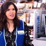 Still de America Ferrera en Capítulo 21 titulado 'Consecuencias' de 'Superstore'