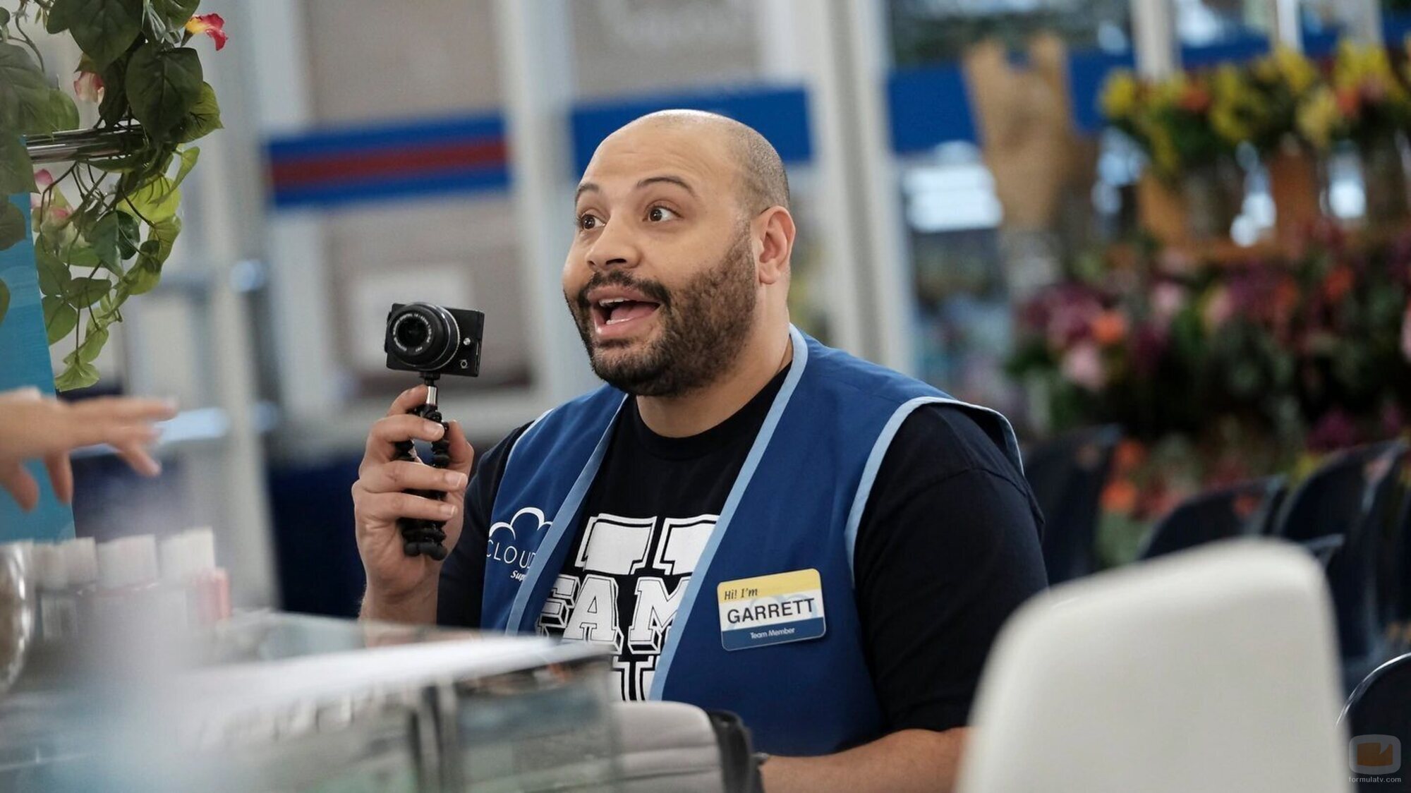 Colton Dunn en 3x22 'Ayuntamiento' de 'Superstore'