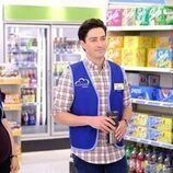 America Ferrera y Ben Feldman en el 4x01 de 'Superstore'