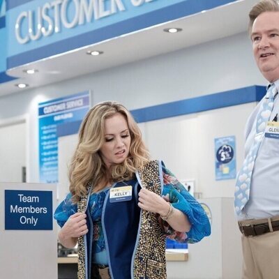 Imagen de Mark McKinney y Kelly Stables en 4x03 'Ambiente de trabajo tóxico' de 'Superstore'