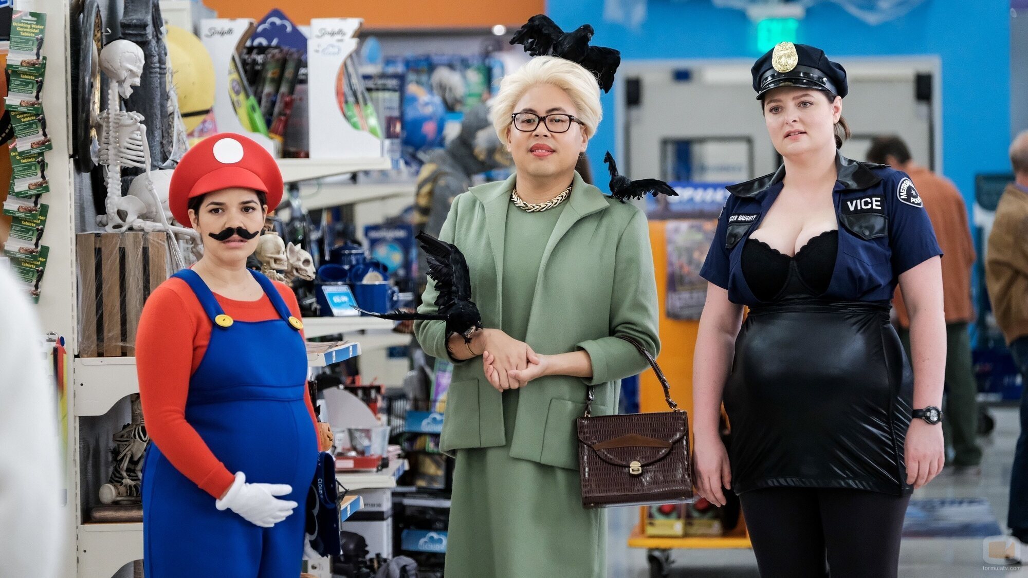 Capítulo 4 titulado 'Concurso de disfraces' de 'Superstore'