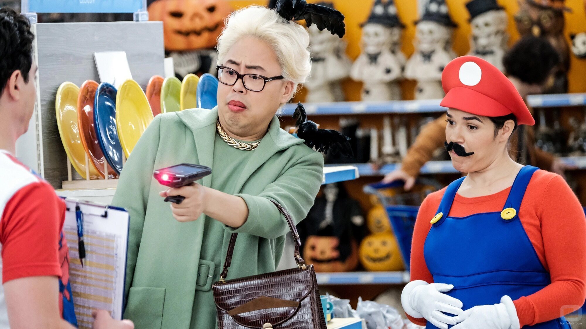 America Ferrera y Nico Santos en 'Concurso de disfraces' de 'Superstore'