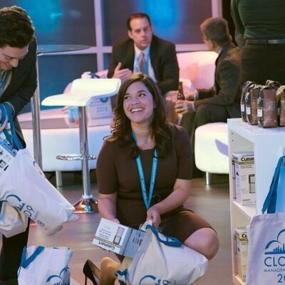 America Ferrera en la temporada 4 y el capítulo 08 de 'Superstore'