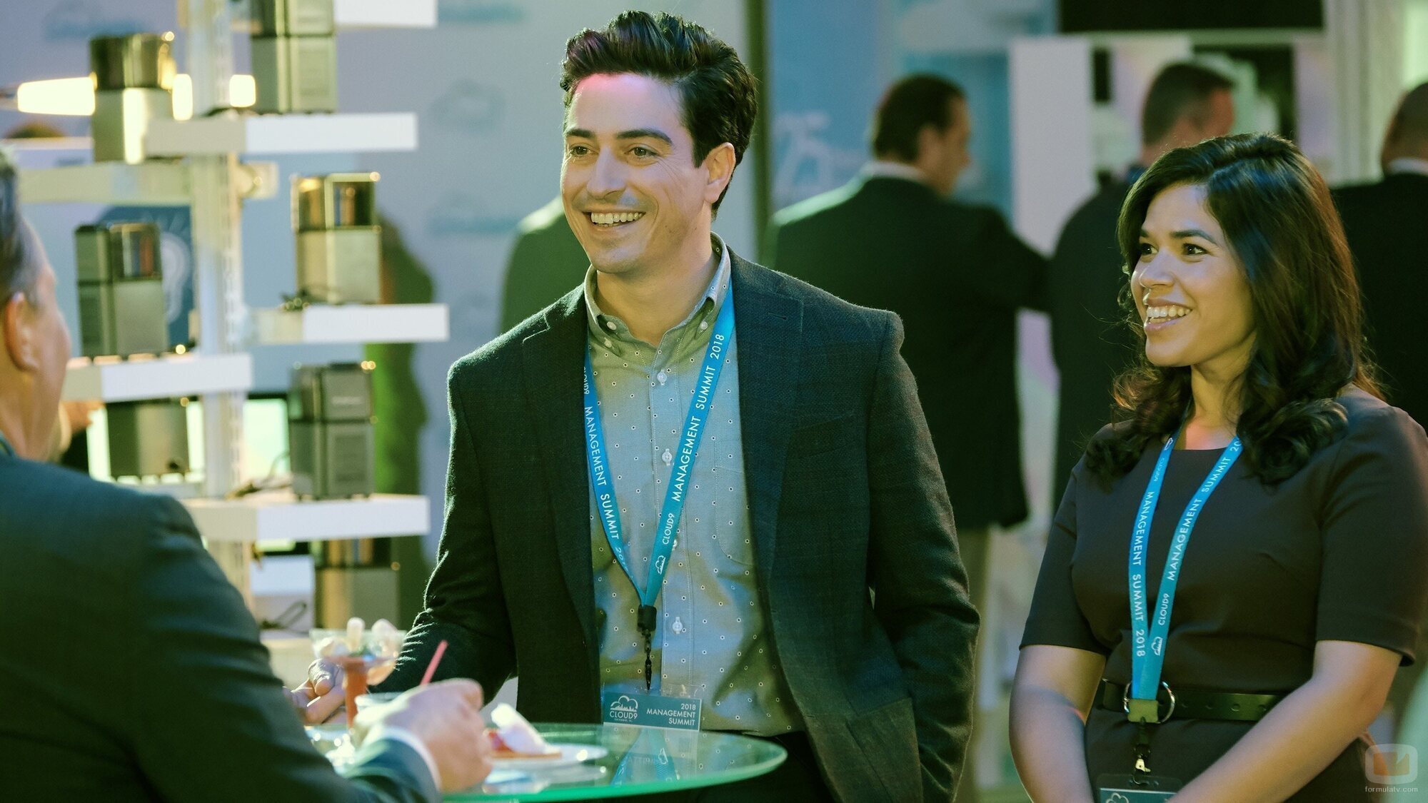 America Ferrera y Ben Feldman en el 4x08 de 'Superstore'