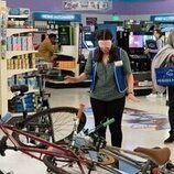 America Ferrera en 4x09 titulado 'Aprendiendo de Glenn' de 'Superstore'