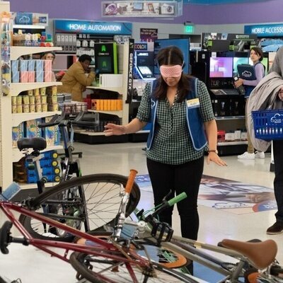 America Ferrera en 4x09 titulado 'Aprendiendo de Glenn' de 'Superstore'