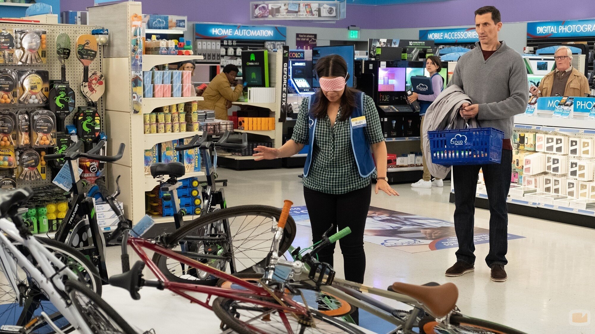 America Ferrera en 4x09 titulado 'Aprendiendo de Glenn' de 'Superstore'