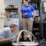 Lauren Ash y Mark McKinney en Capítulo 10 titulado 'Academia Cloud 9' de 'Superstore'