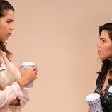 America Ferrera y Nichole Bloom en 4x10 'Academia Cloud 9' de 'Superstore'