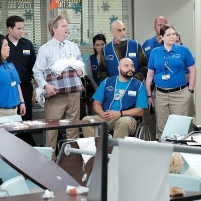 Capítulo 11 titulado 'El reto de los pasos' de 'Superstore'