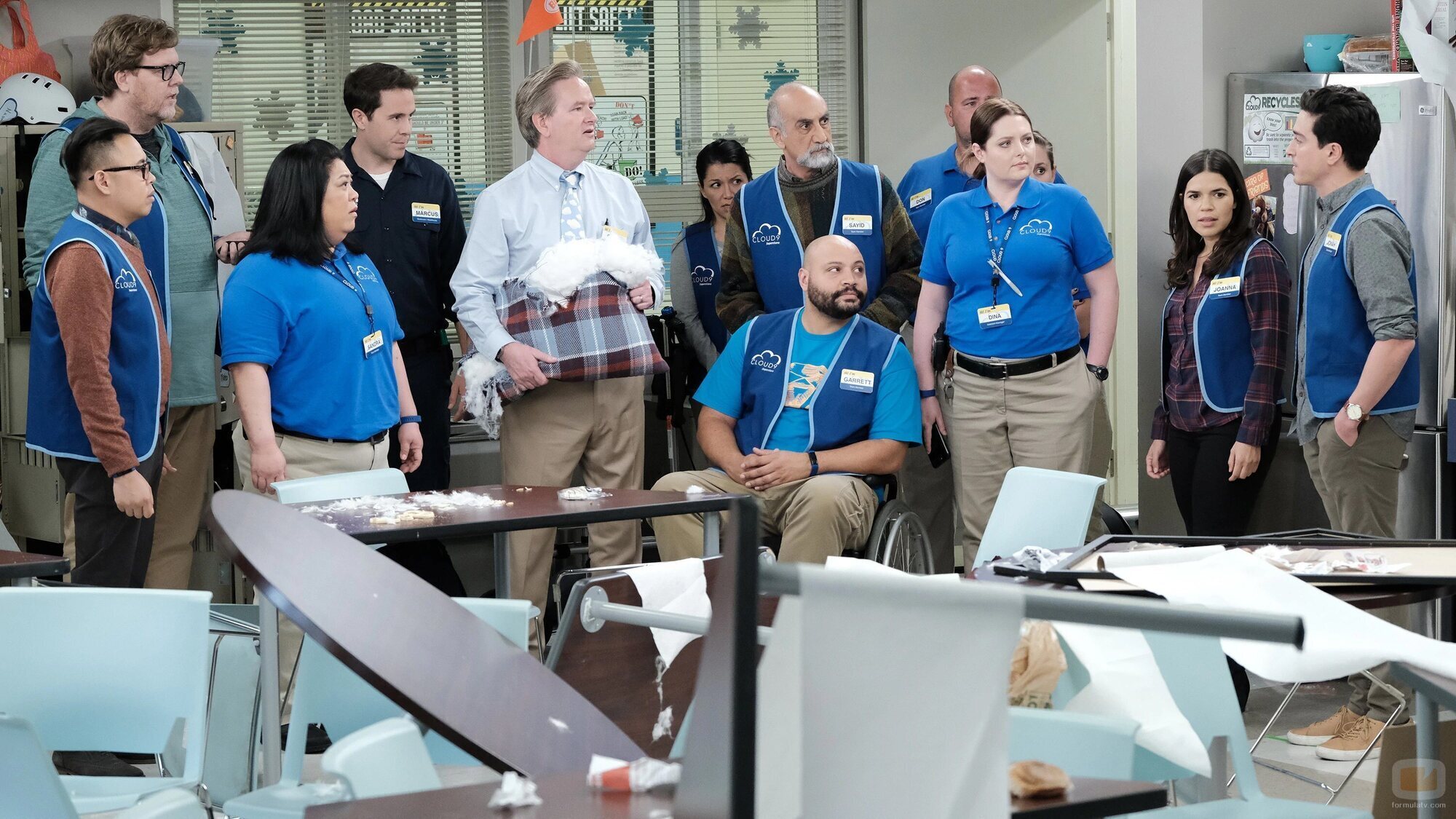 Capítulo 11 titulado 'El reto de los pasos' de 'Superstore'