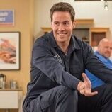 Jon Barinholtz en la temporada 4 y el capítulo 12 de 'Superstore'