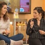 America Ferrera y Nichole Bloom en el 4x12 de 'Superstore'