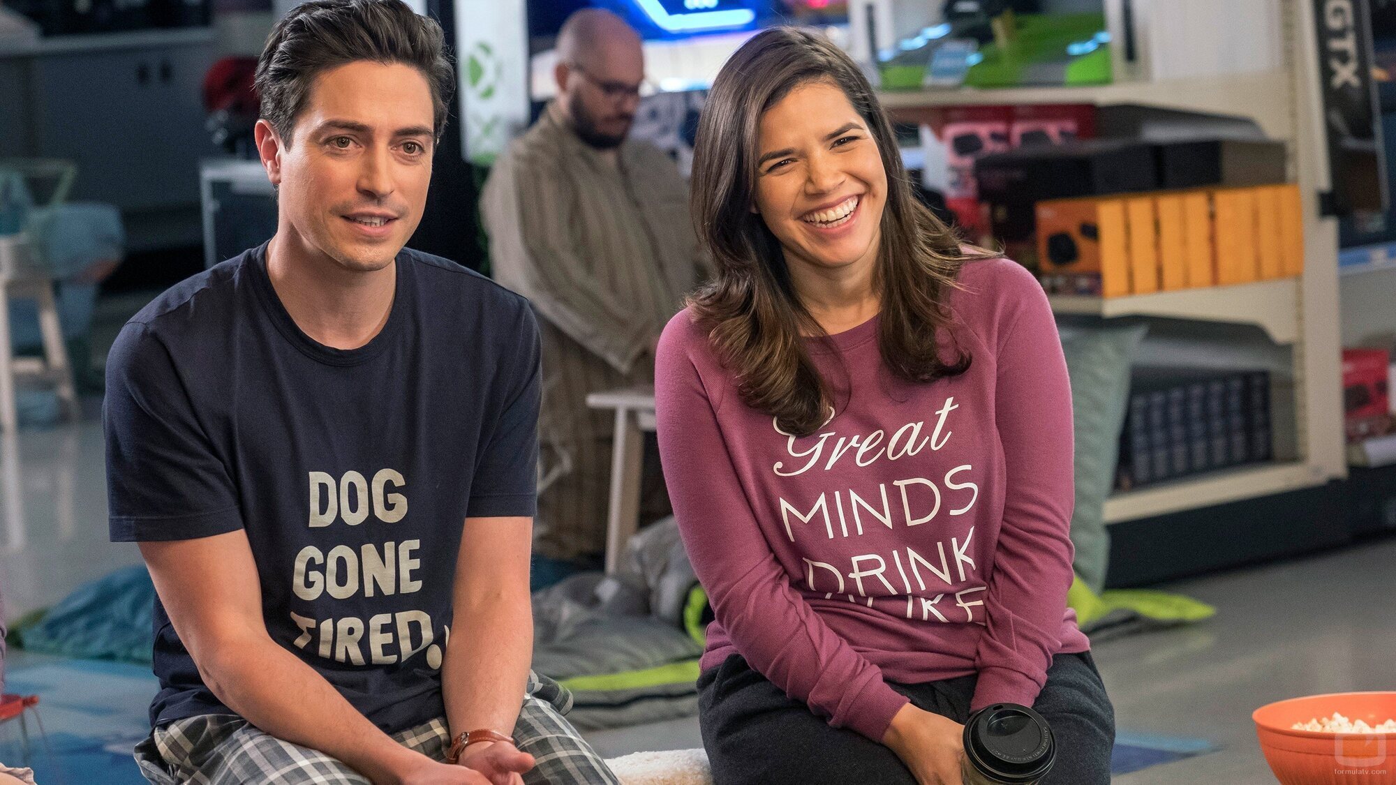 America Ferrera y Ben Feldman en 'Hielopocalipsis' de 'Superstore'