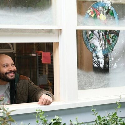 Colton Dunn en la temporada 4 y el capítulo 13 de 'Superstore'