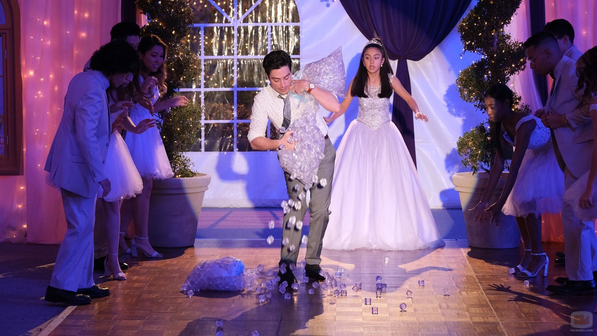 Ben Feldman en el 4x17 de 'Superstore'