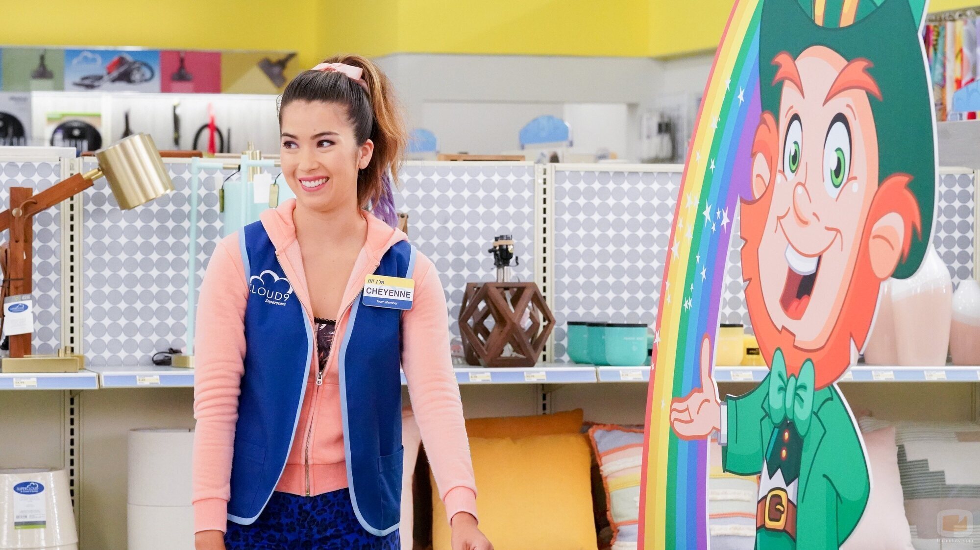 Nichole Bloom en 5x05 'Cuidado' de 'Superstore'