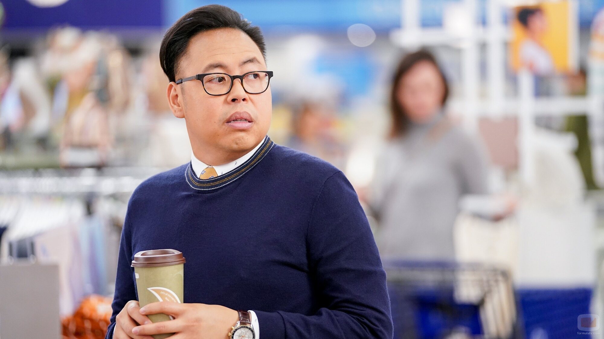 Nico Santos en Capítulo 5 titulado 'Cuidado' de 'Superstore'