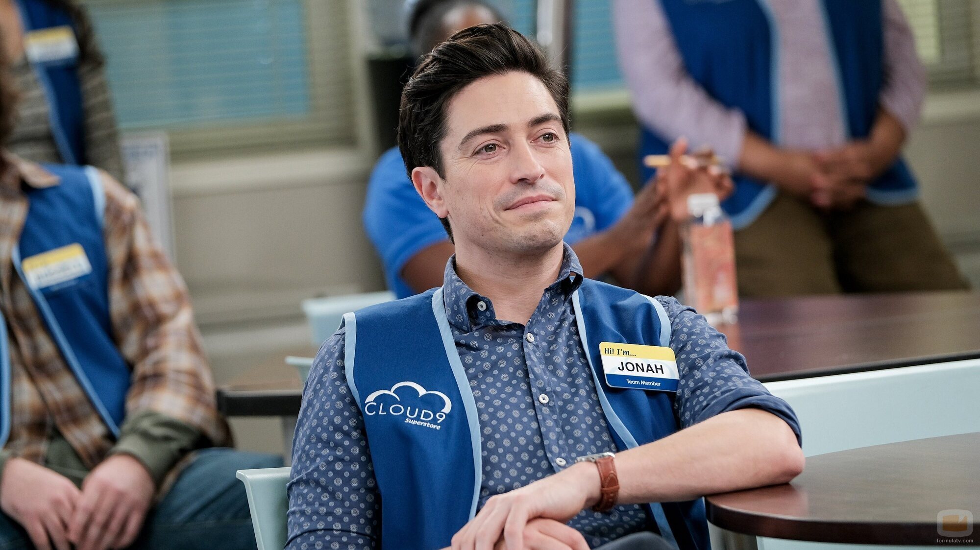 Ben Feldman en Capítulo 7 titulado 'Rehabilitación de cleptómanos' de 'Superstore'