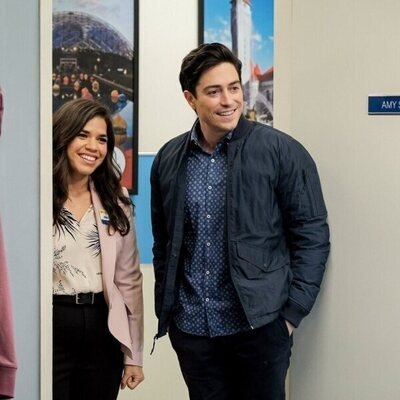 America Ferrera y Ben Feldman en 5x07 titulado 'Rehabilitación de cleptómanos' de 'Superstore'