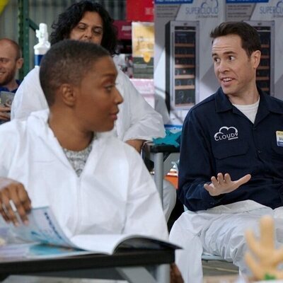 Jon Barinholtz en la temporada 6 y el capítulo 11 de 'Superstore'