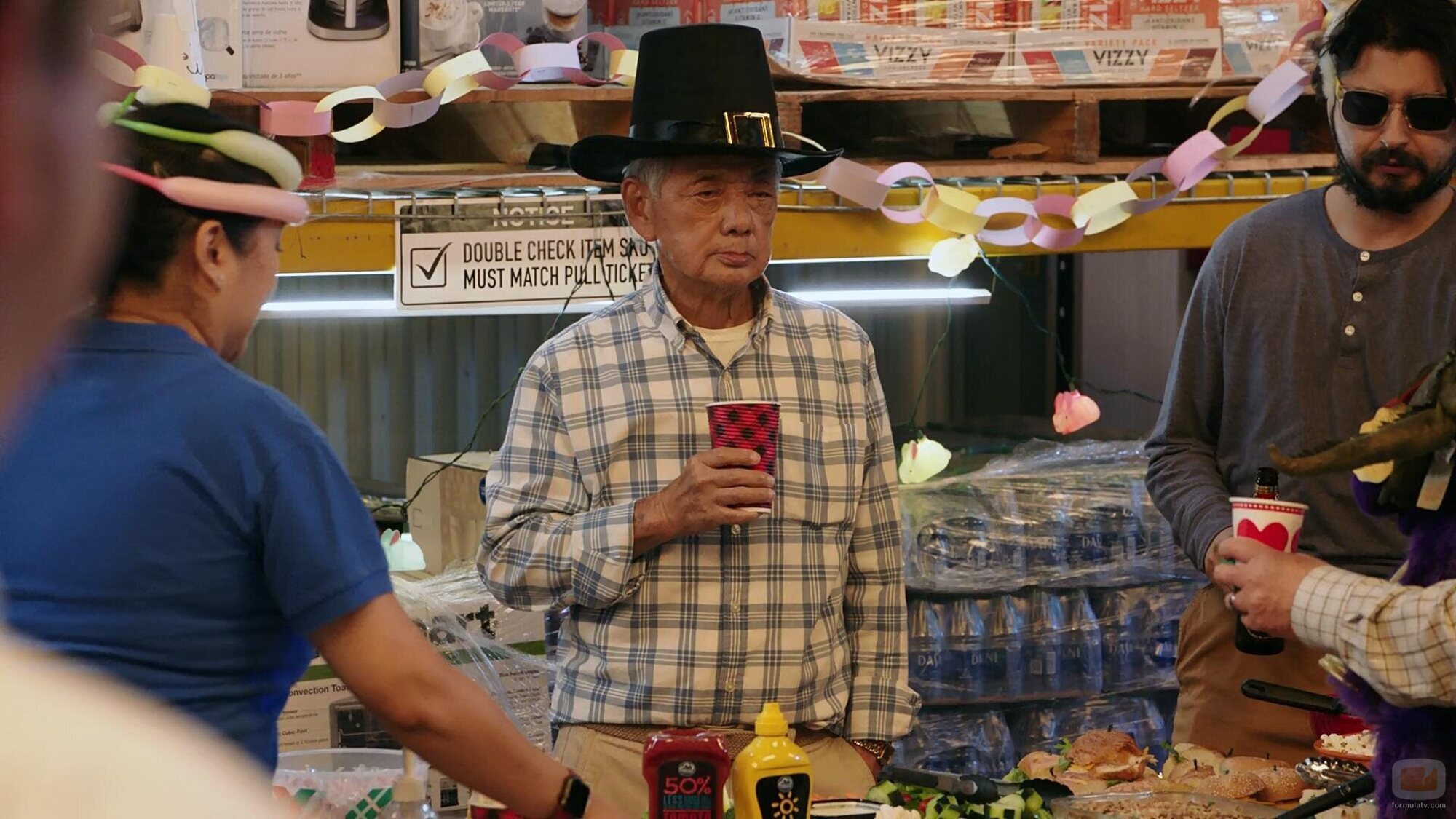 Jon Miyahara en 6x11 titulado 'Limpieza profunda' de 'Superstore'