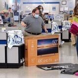 Danny Gura en Capítulo 13 titulado 'Lowell Anderson' de 'Superstore'