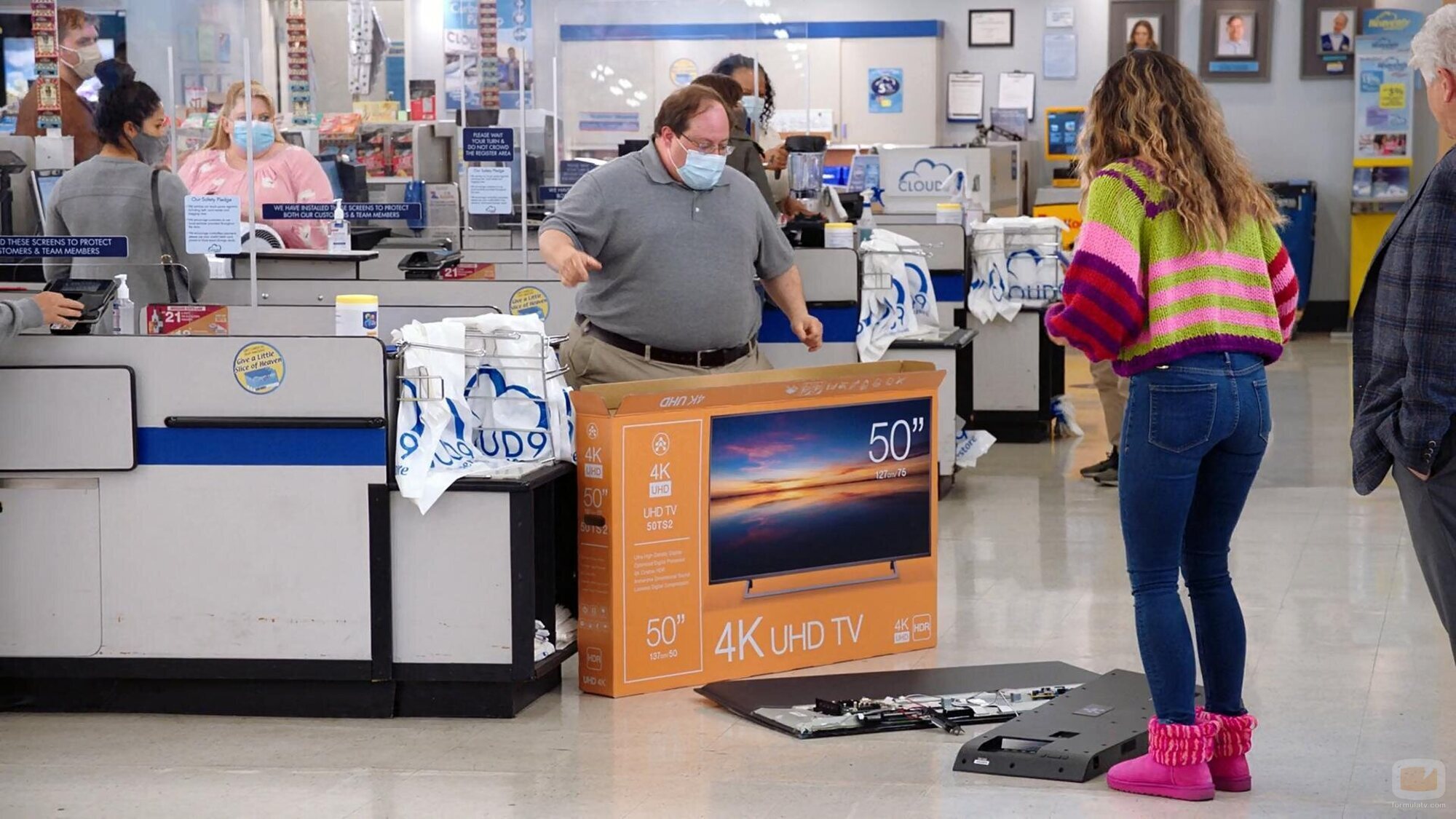 Danny Gura en Capítulo 13 titulado 'Lowell Anderson' de 'Superstore'