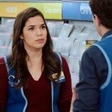 America Ferrera en 6x15 titulado 'Liquidación' de 'Superstore'