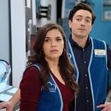 America Ferrera y Ben Feldman en 6x15 'Liquidación' de 'Superstore'