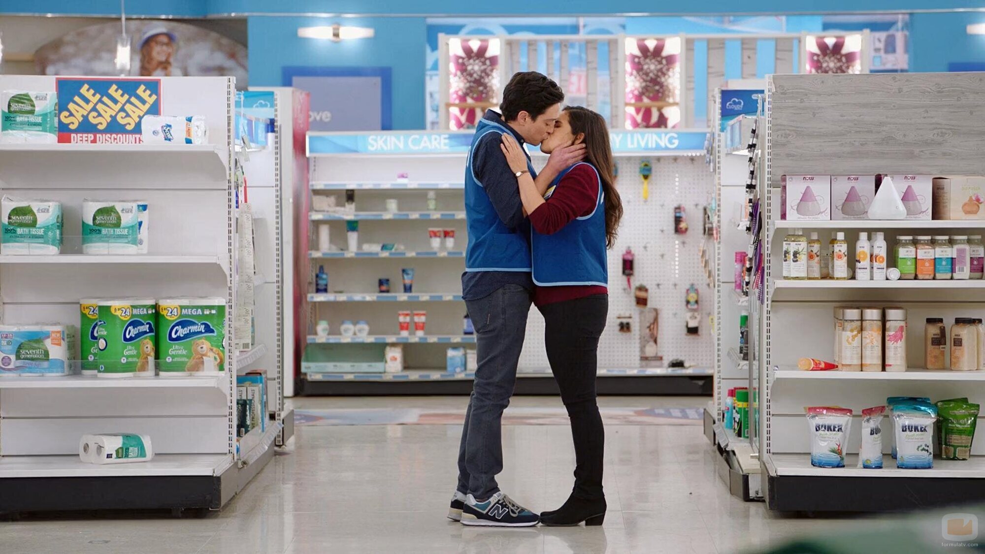 America Ferrera y Ben Feldman en el 6x15 de 'Superstore'