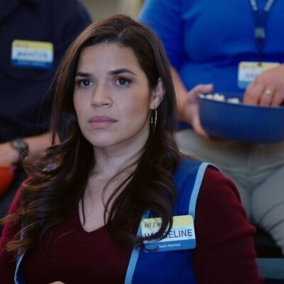 Foto de America Ferrera en la temporada 6 y el capítulo 15 de 'Superstore'