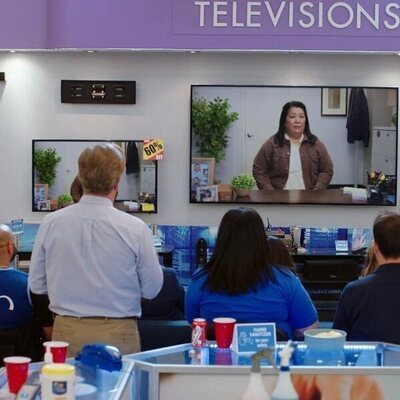 Kaliko Kauahi en Capítulo 15 titulado 'Liquidación' de 'Superstore'