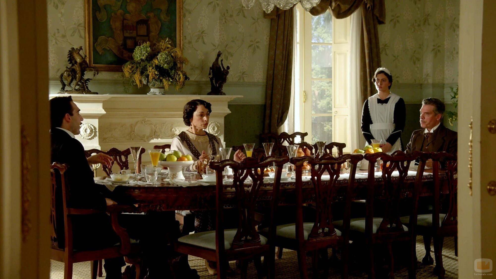 Isabel Serrano y Guillermo Serrano en 'Martes 10 de junio de 2025' de 'La promesa'