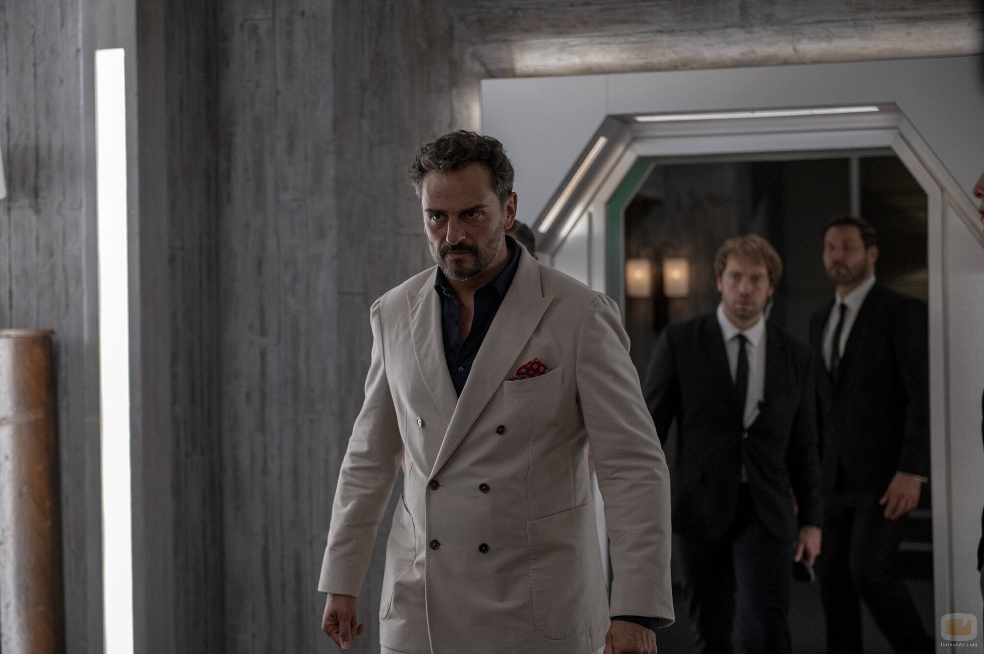 Imagen de Asier Etxeandia en Capítulo 2 titulado '¿Os unís a nuestra banda?' de 'Ladrones: la tiara de Santa Águeda'