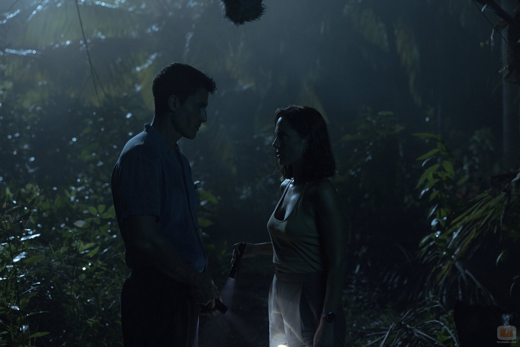 Álex González y Silvia Alonso en la temporada 1 y el capítulo 03 de 'Ladrones: la tiara de Santa Águeda'