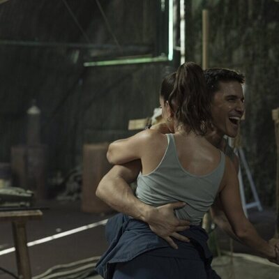 Álex González en 1x04 titulado 'Tú y yo a la fiesta' de 'Ladrones: la tiara de Santa Águeda'