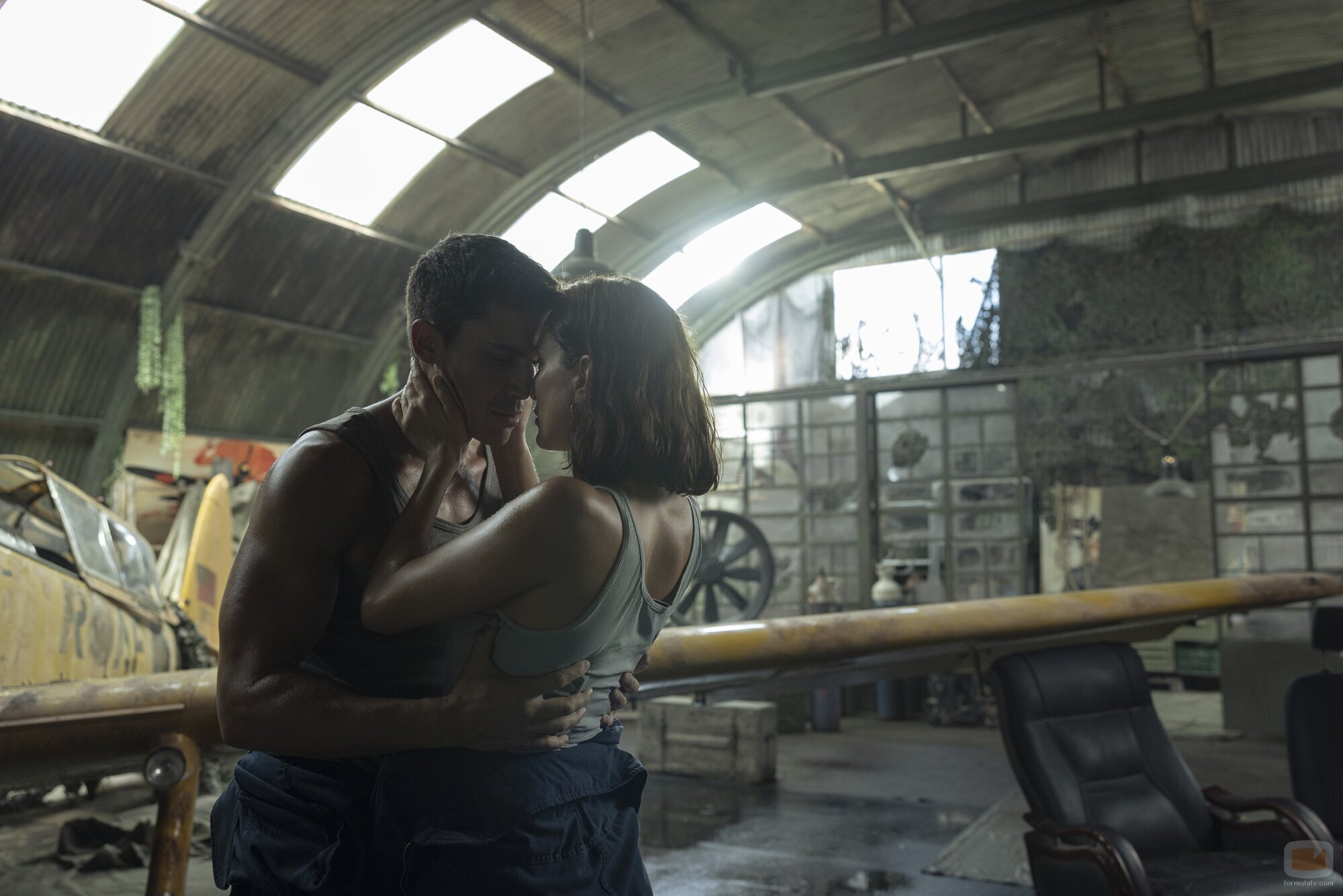 Álex González y Silvia Alonso en la temporada 1 y el capítulo 04 de 'Ladrones: la tiara de Santa Águeda'