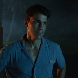 Álex González en 1x04 'Tú y yo a la fiesta' de 'Ladrones: la tiara de Santa Águeda'