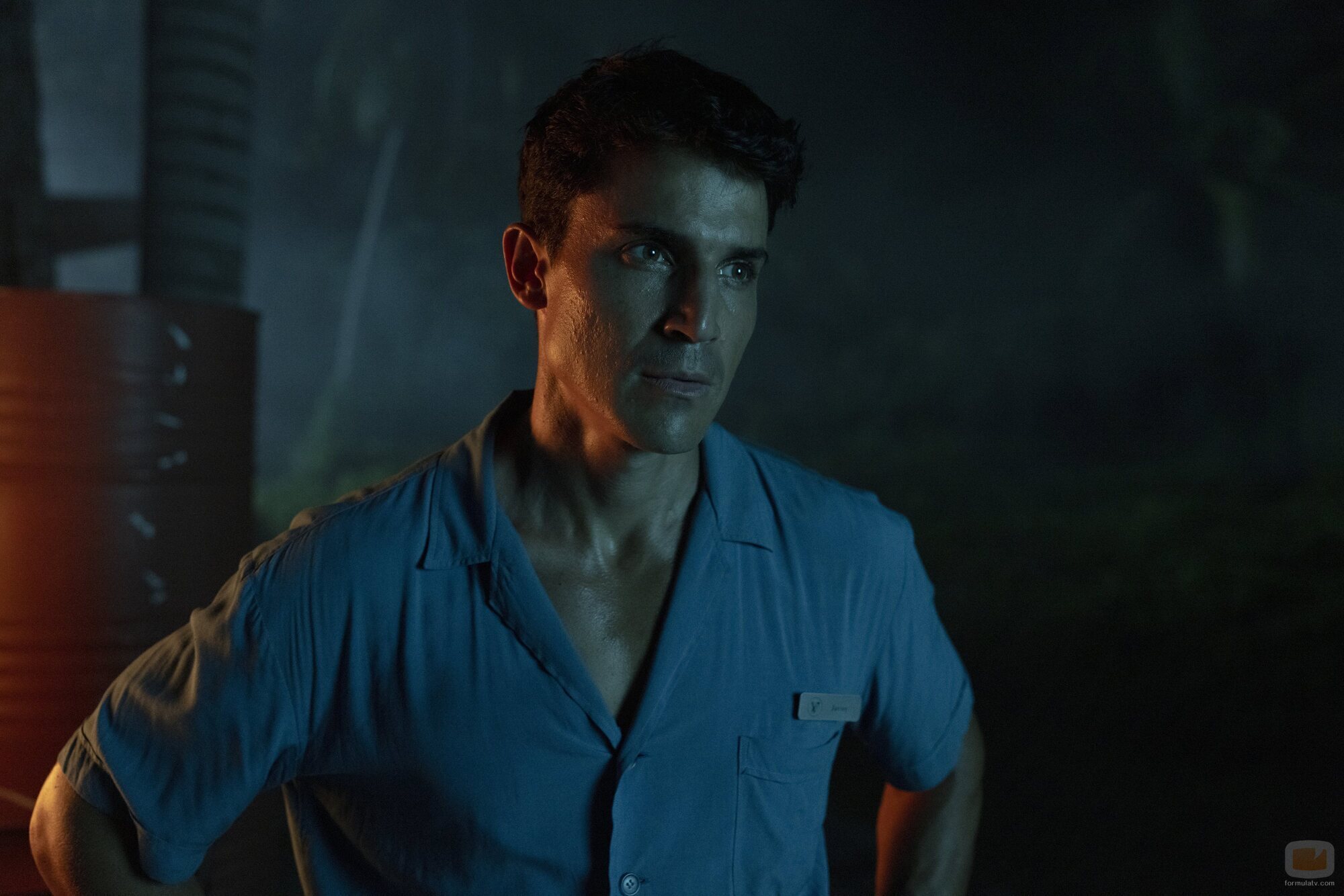 Álex González en 1x04 'Tú y yo a la fiesta' de 'Ladrones: la tiara de Santa Águeda'