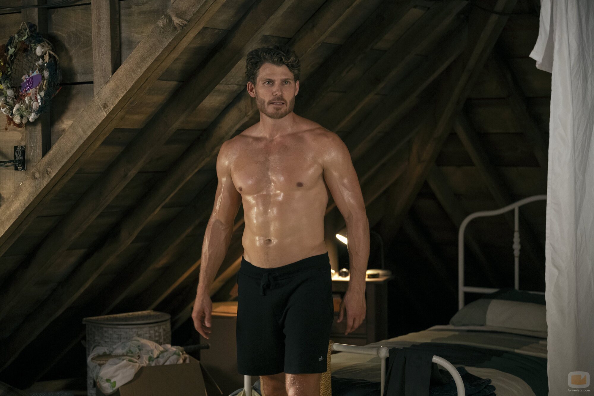 Travis Van Winkle en Capítulo 1 titulado 'Una casa hasta los topes' de 'Fubar'