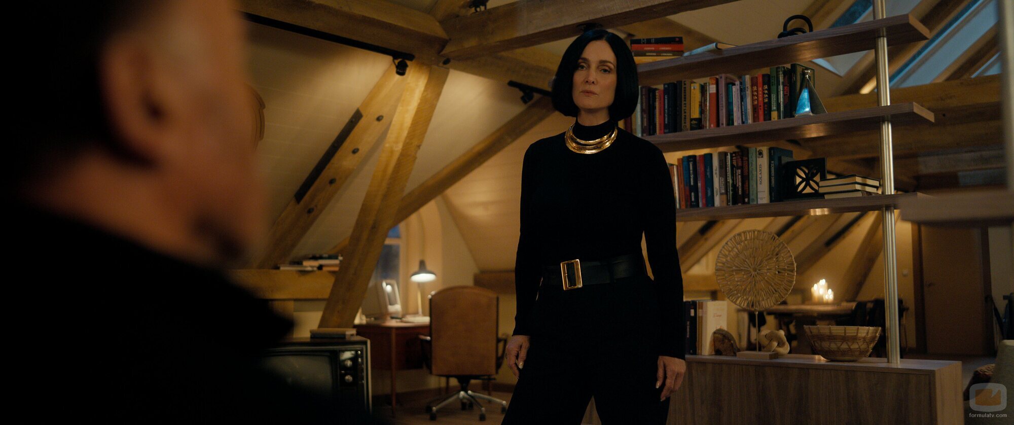 Carrie-Anne Moss en 2x03 titulado 'Tango y violencia' de 'Fubar'