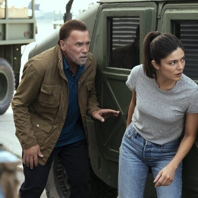 Arnold Schwarzenegger y Monica Barbaro en Capítulo 4 titulado 'Astronáufrago' de 'Fubar'
