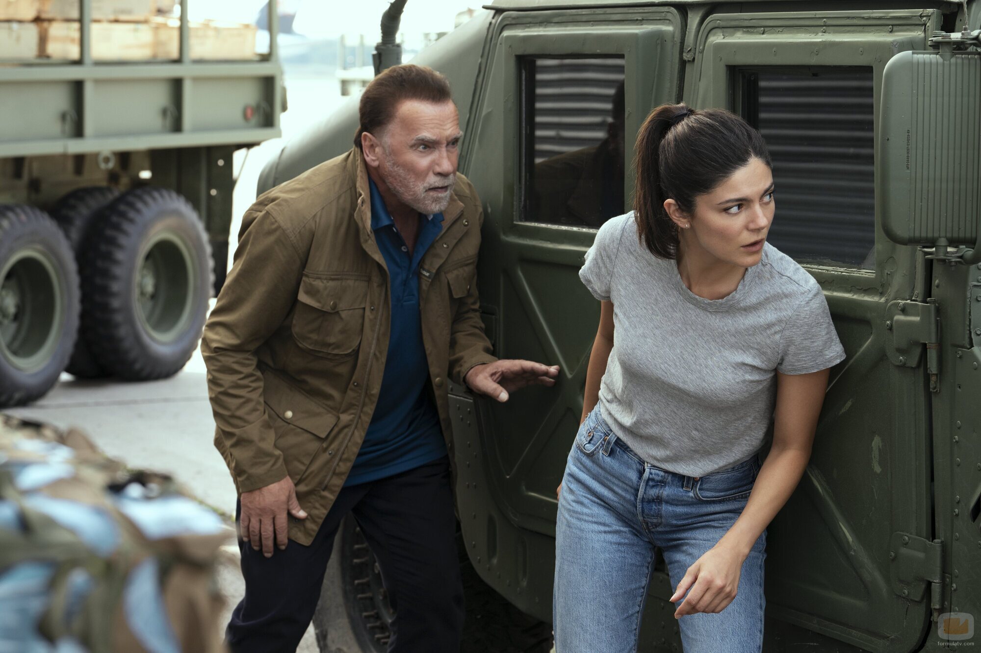 Arnold Schwarzenegger y Monica Barbaro en Capítulo 4 titulado 'Astronáufrago' de 'Fubar'