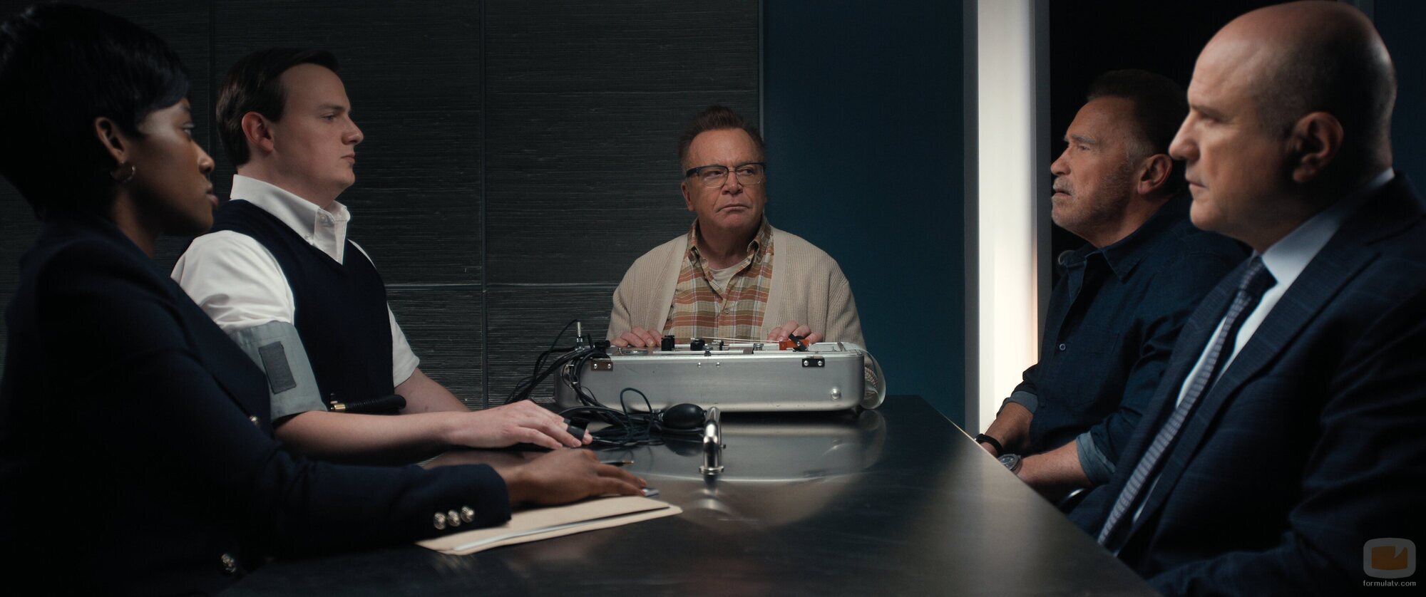 Arnold Schwarzenegger y Enrico Colantoni en 2x04 'Astronáufrago' de 'Fubar'